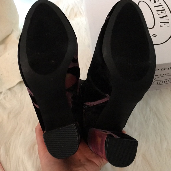 LAST PAIR! Steve Madden Emison Velvet Booties - Picture 7 of 7
